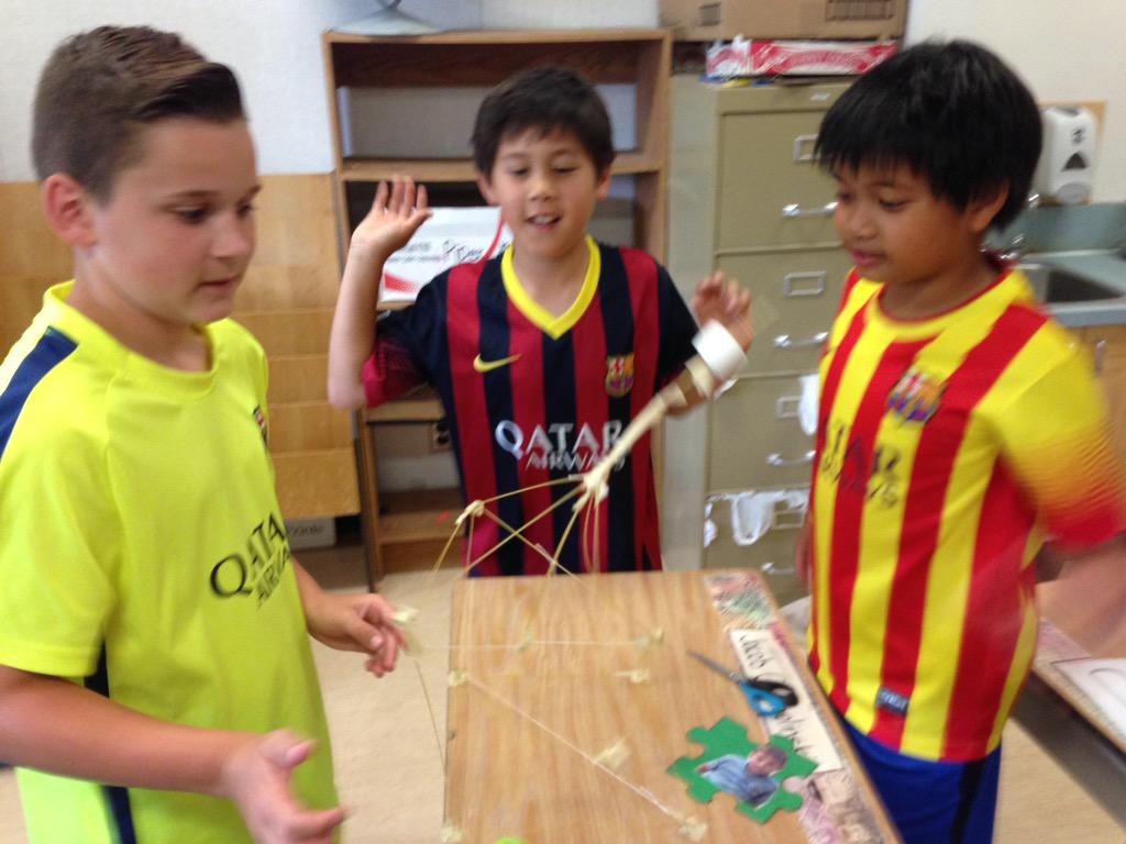 ezaklan's tweet photo. Group 5 Marshmallow Challenge success! #fwlearns #division6 http://t.co/4qYhWHv9Pk