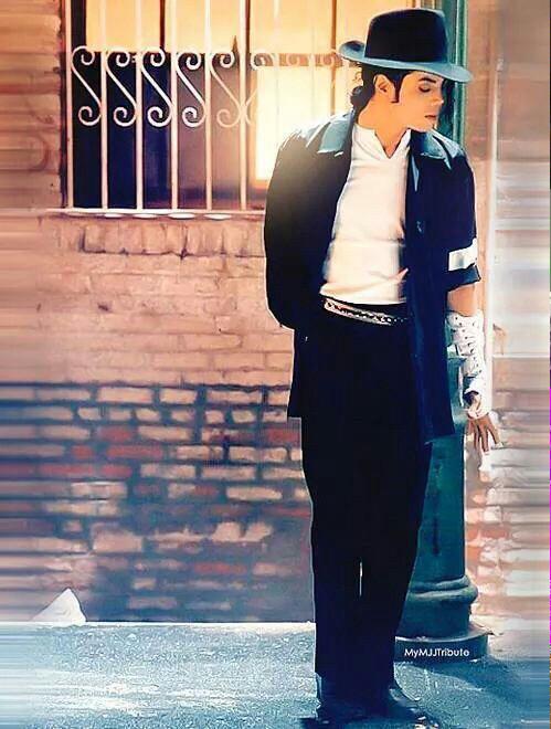 NOCARESNIALL's tweet photo. 'Wyśmiewany za zycia, wielbiony po śmierci'  #AlwaysInOurHeartsMichael http://t.co/Bt1QFe2Uwg