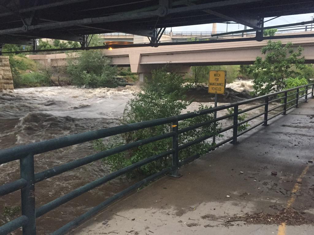 DaphneHart's tweet photo. Platte river has receded somewhat, but a guy on a bicycle just rode by and said, "that is scary!" #sumsitup http://t.co/pxpguvSjqS