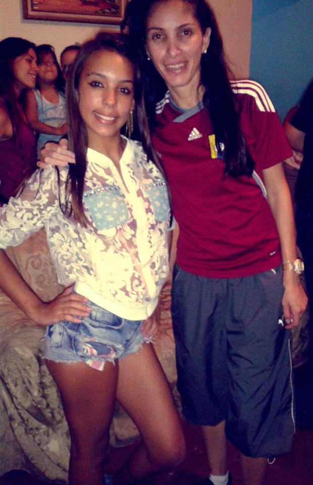KaterinRss's tweet photo. tiaaaaaa ♥ @barbicaro25 http://t.co/GdxmVUYeLw