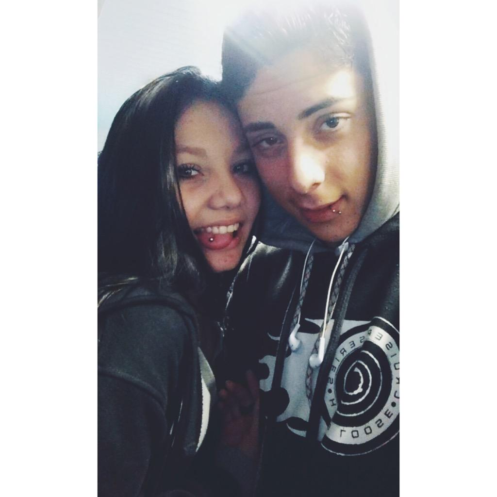 estherarruda2's tweet photo. Cê parece um anjo só que não tem asas ia ia 🎶❤️🙌🏻👼🏼 #mathh http://t.co/2CNCNYqt7A