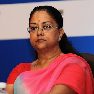 the_hindu's tweet image. 7-page document signed by #VasundharaRaje gets #BJP into trouble. #LalitModiRevelations
thne.ws/1IzPcvN