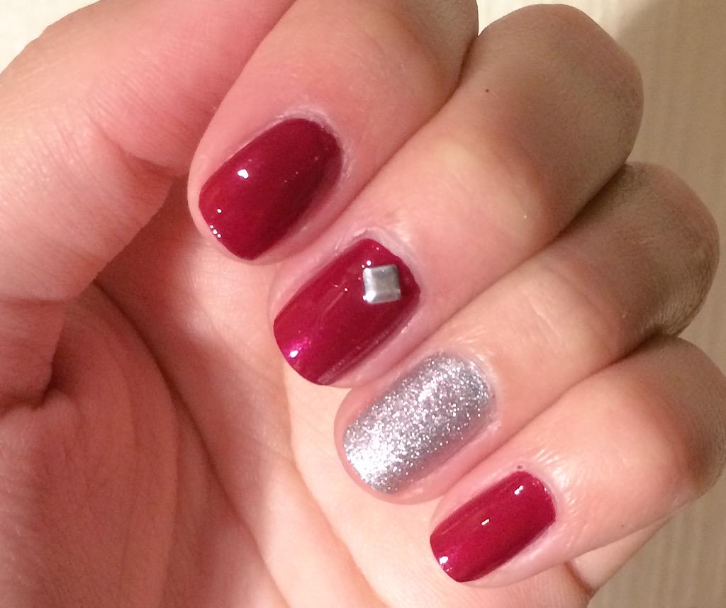 jgura98's tweet image. Чет как-то по-новогоднему🎅🎄 но не суть👑 #Nailscolor #1Dfragrance #LARRYISCOMINGBACK #onedirection #