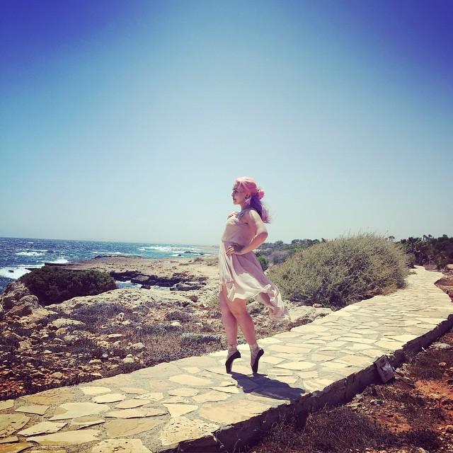 Please excuse this awful candid shot + bent knees etc lol I was just coming down from pointe as this<a href="/tag/footfetish"class="tags"><span>#footfetish</span></a><a href="/tag/feet"class="tags"><span>#feet</span></a><a href="/tag/foot"class="tags"><span>#foot</span></a><a href="/tag/smallfeet"class="tags"><span>#smallfeet</span></a>