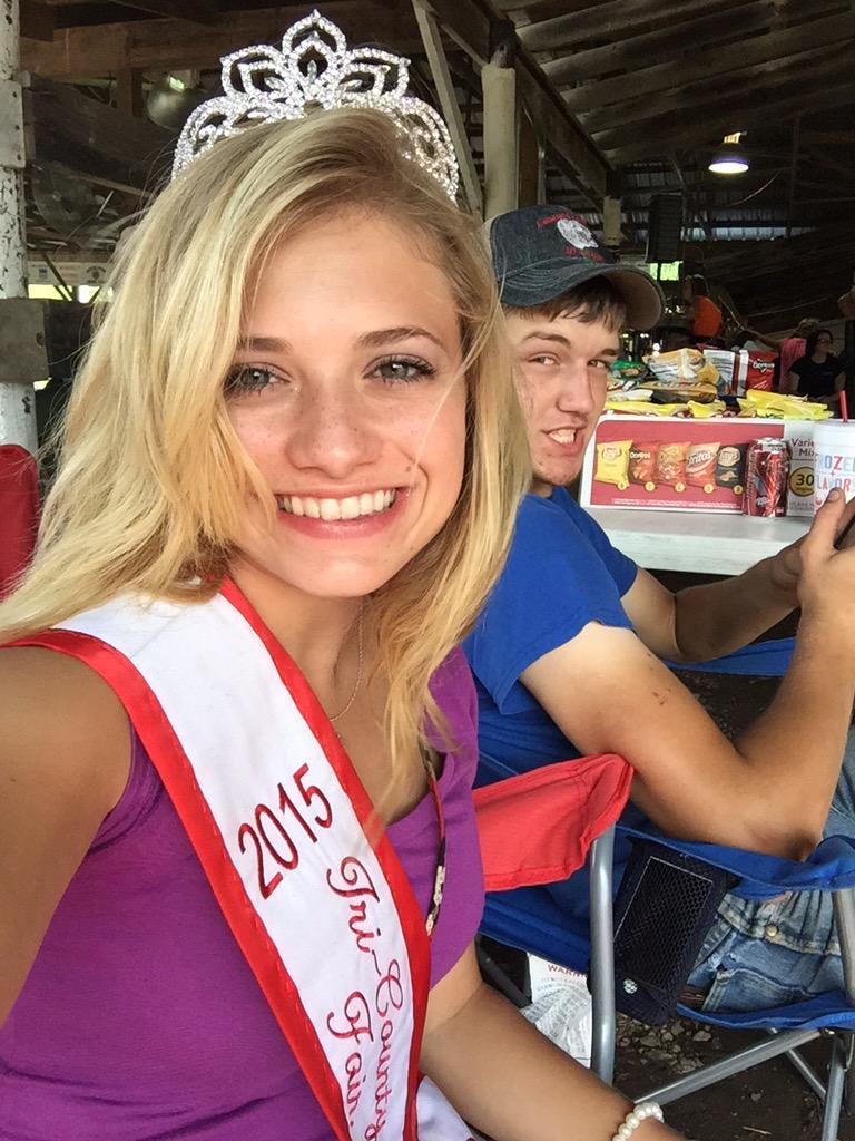 JJaneene's tweet photo. Take me out to the fair grounds... #TriCountyFair #lambshow http://t.co/SsGIDgF4KC