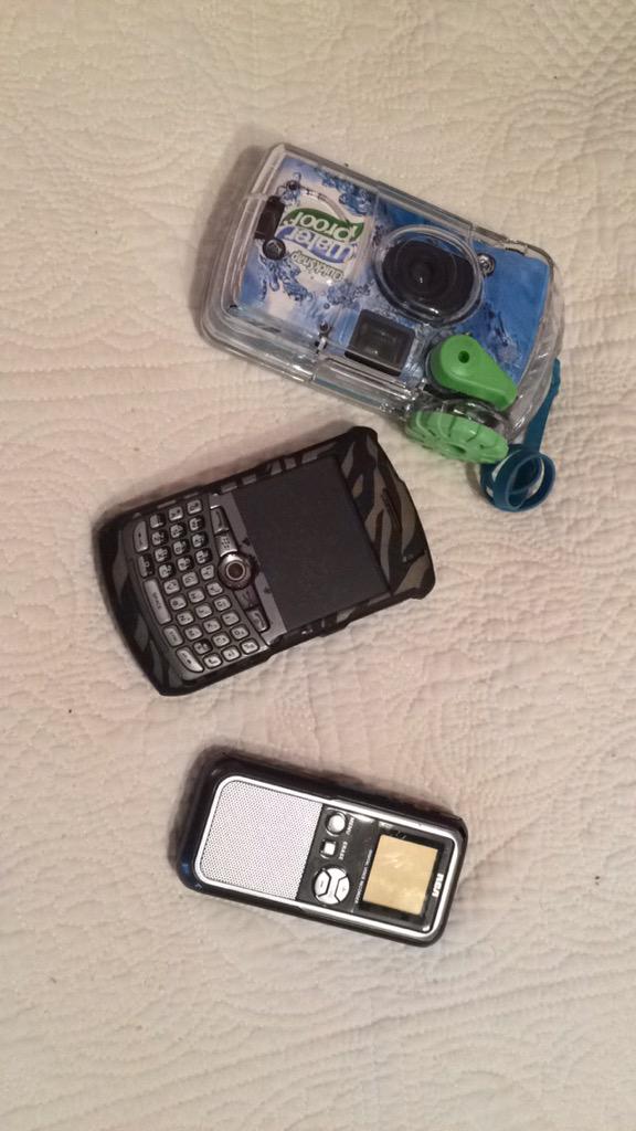 CheyenneLittle4's tweet photo. I dare someone to guess how long it's been since I've cleaned out my desk drawer lol http://t.co/utFIYbLRLd