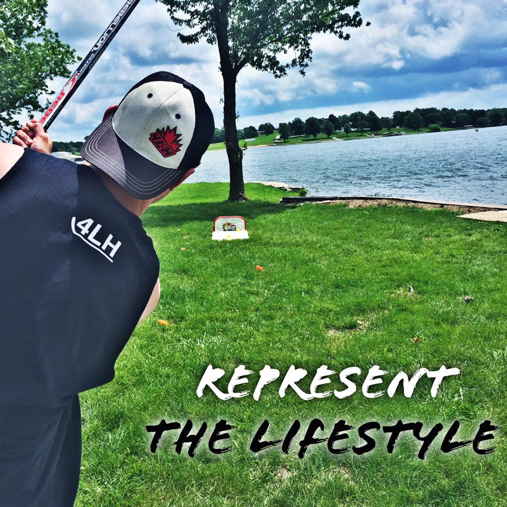 SauceTossHockey's tweet photo. Representing the Lifestyle with @4thLineHockey #Bags4Beauties #SauceToss #4thLineHockey http://t.co/qe3qYK2bg5