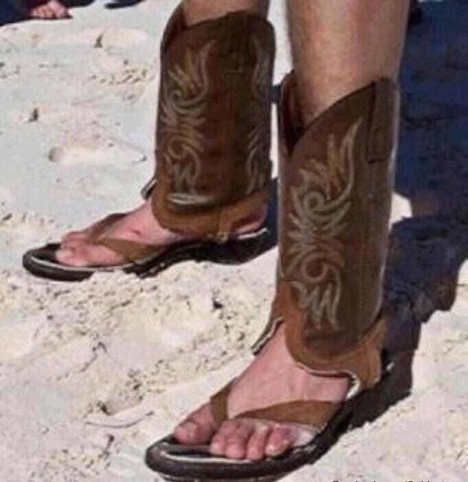 JessicaLynnDill's tweet photo. You guys. #BootSandals are a thing. http://t.co/OogfrhEzq3