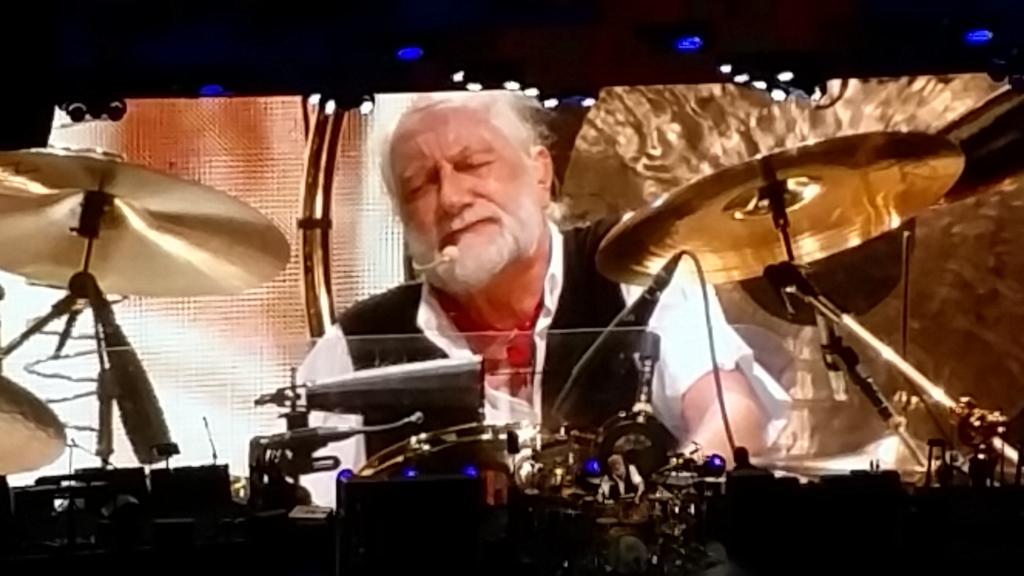 Happy birthday Mick Fleetwood and thanks for sharing it with us in style at  tonight 