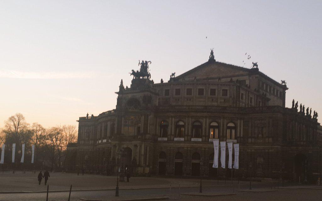 thepiano's tweet photo. @semperoper at sunset.. http://t.co/FYL35qXrs1