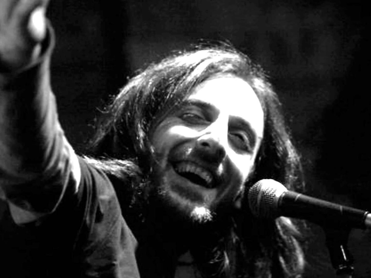 Gardaş... Kazım... Saygı ve Özlemle Anıyoruz... #KazımKoyuncu 
bit.ly/1GzaBUk