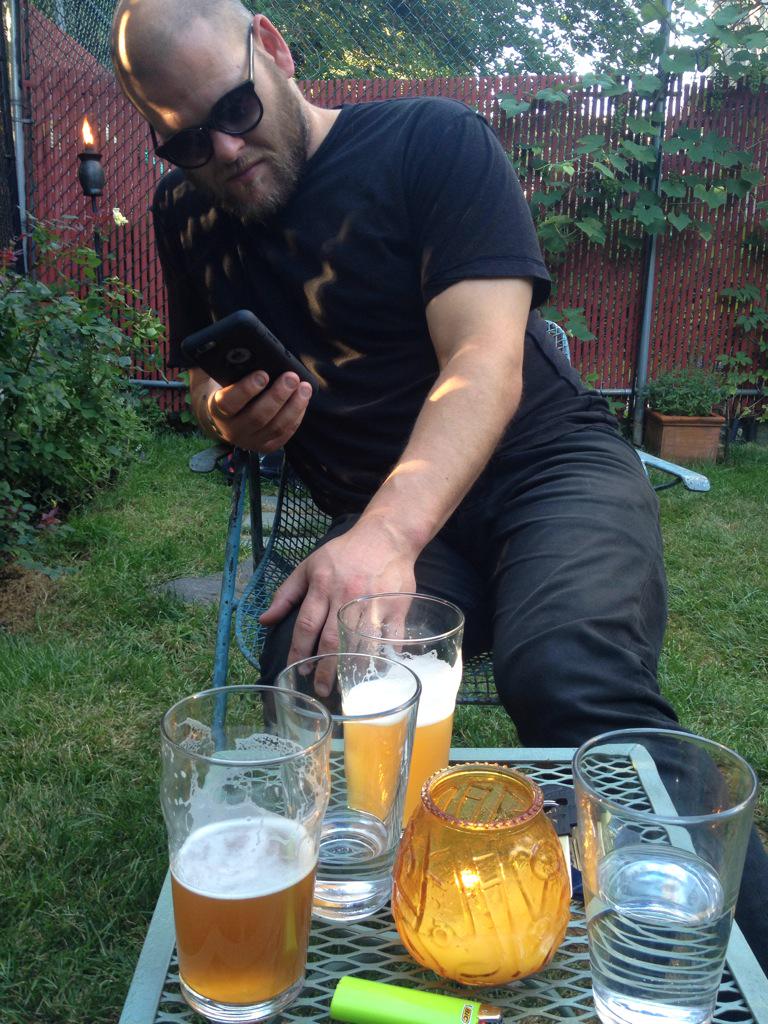 beer_sessions's tweet photo. Kickin it @covenhovennyc with @OtherHalfNYC #smallgreen and #allgreen http://t.co/H7adpEAXzL