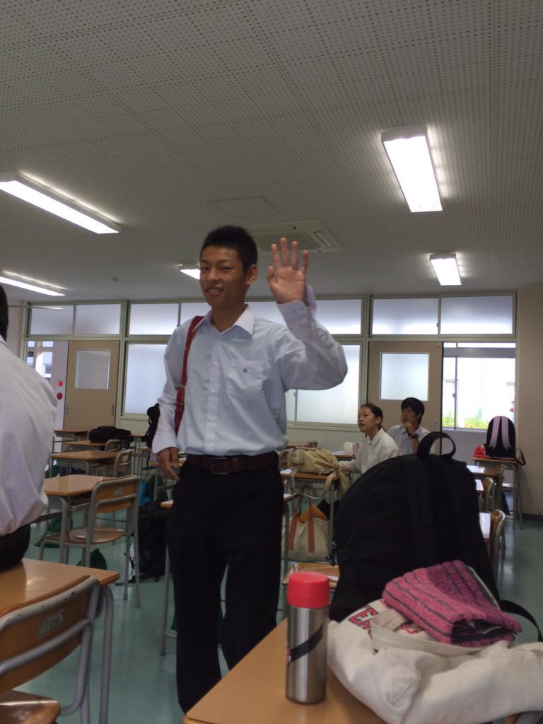 jtmmtmttt's tweet photo. ほんまにランドセルで来たわ笑 http://t.co/ps5zPtijs4
