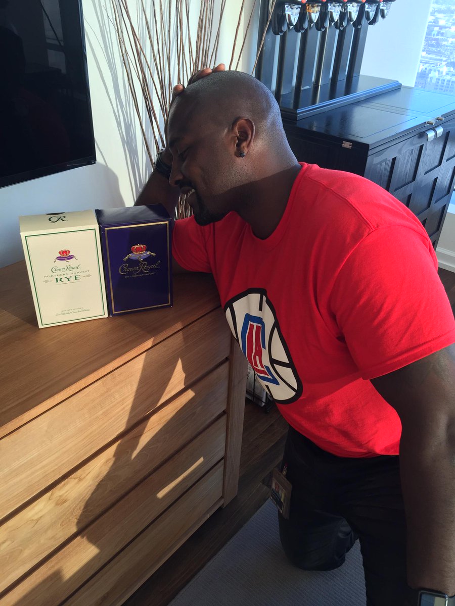 marcelluswiley's tweet photo. #WCW? The guys at @CrownRoyal hooked this dude up!! #CrownRoyal #HydrationSituation #ClipCityDrinkCity #TryRye http://t.co/U0TvcrgWTu