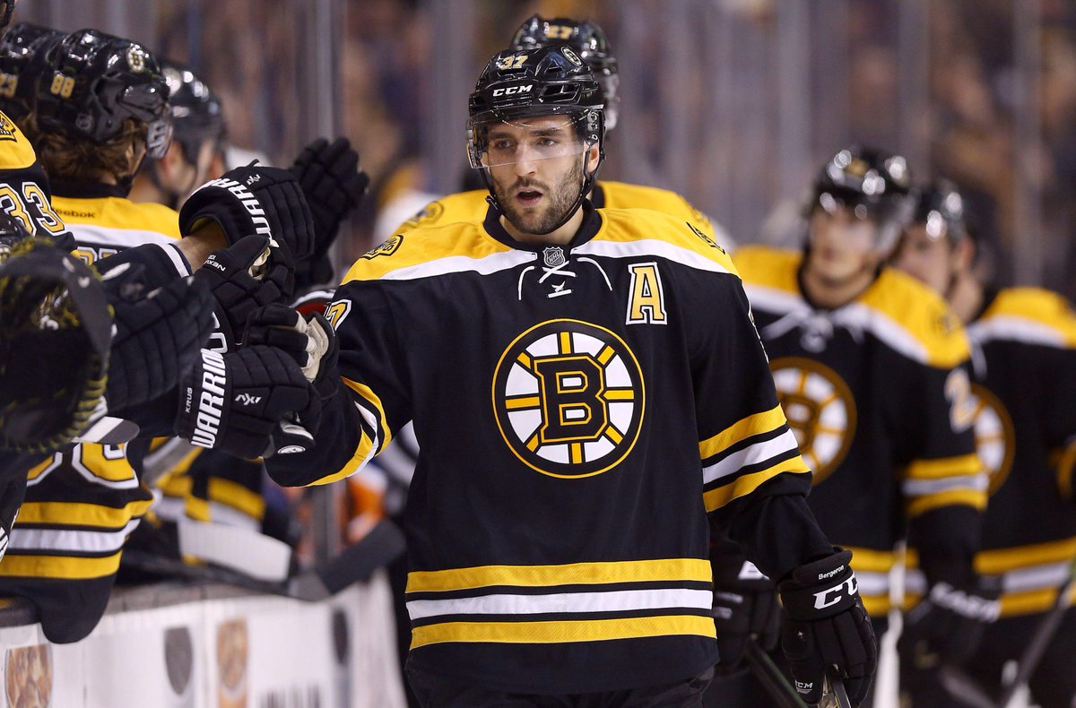 Sportsnet's tweet image. The Frank J. Selke award for best defensive forward goes to: Patrice Bergeron. Follow live: ow.ly/OLkFF