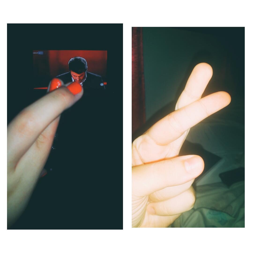 Cristinalns's tweet photo. Los dedos de la suerte @fabii_016 💕  @AntonioJSMazuec  #LaVozFinal http://t.co/1fEuDbrk74