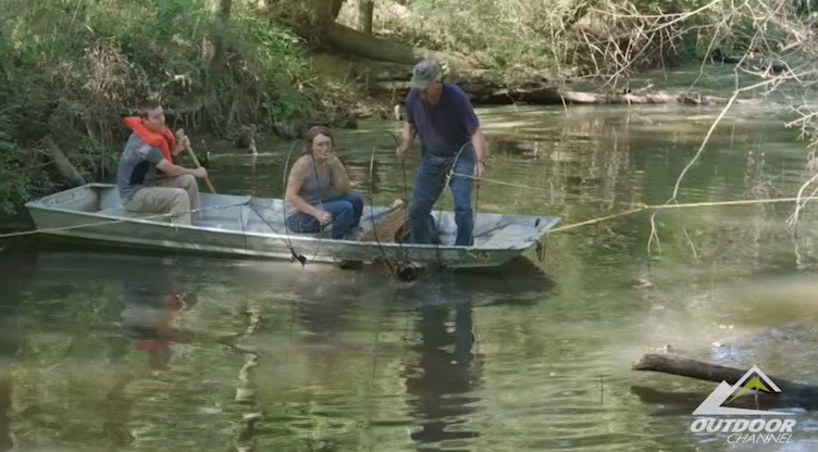 OUTDChannel's tweet photo. Jerry gets the kids up for some underwater #ballistics & #turtlefishing! Tonight 8:30pm ET | http://t.co/5JZNnzmqDi http://t.co/vQYx5AXeuZ
