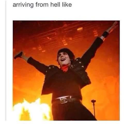 failtrying's tweet photo. @gerardway you would make a good King of Hell http://t.co/mP4halhfFH