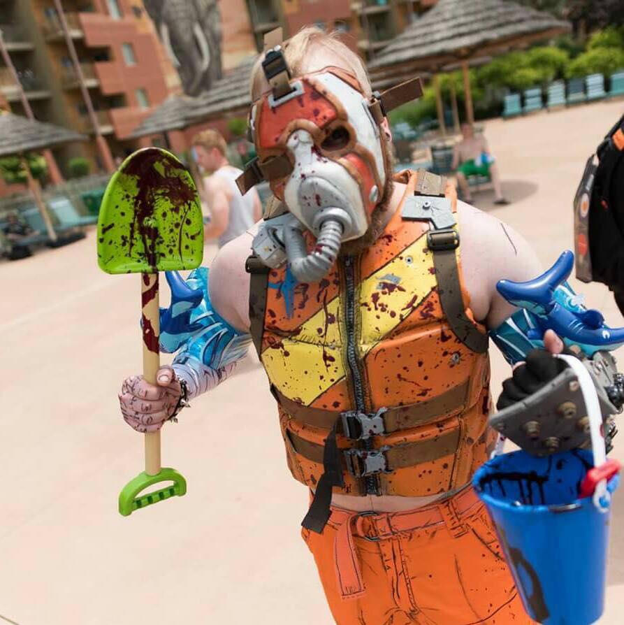 Borderlands's tweet photo. Summertime is here and the Borderlands gang is ready for some WUB in the sun! Check these #ColossalCon cosplayers! http://t.co/v3yoIIKbKl