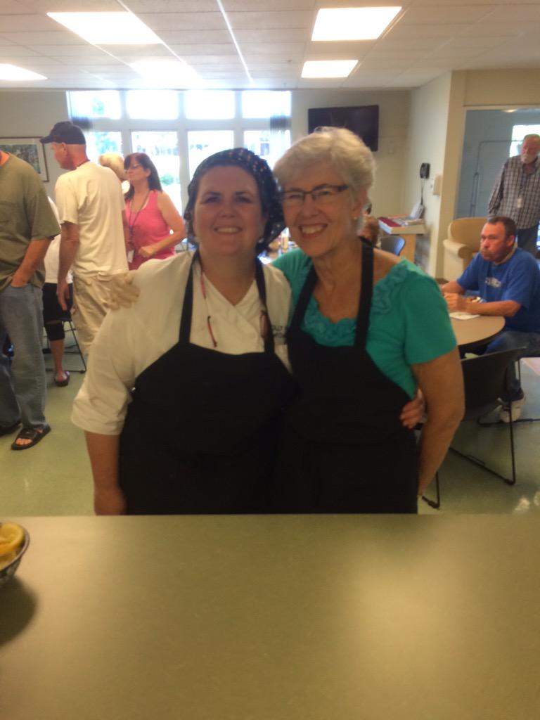 CIPLlady's tweet photo. @ChefOuita serving with Tony Raimondo at the ACS Hope Lodge http://t.co/7NQmk7xmPp