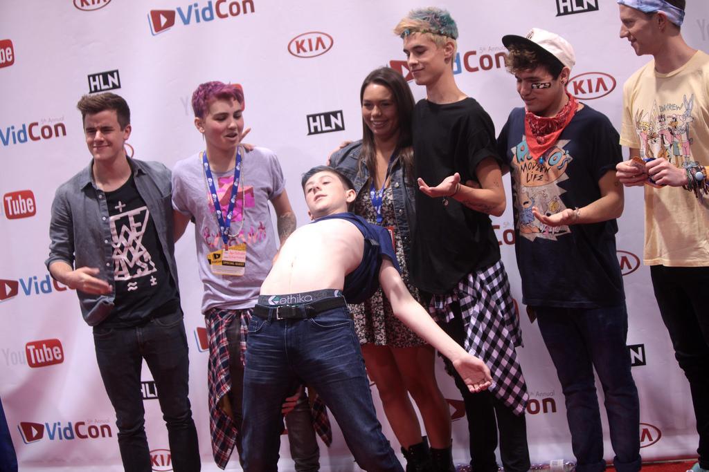 O2LMexicanArmy's tweet photo. When O2L hit 3 million #O2l3million #O2LTo3Million http://t.co/rZ2ZblmRg7