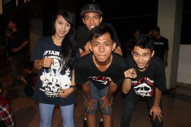 monstrsyndicate's tweet photo. Lihatlah Wajah mereka merasa ada kekeluargaan (',) http://t.co/lHtxKlv02G