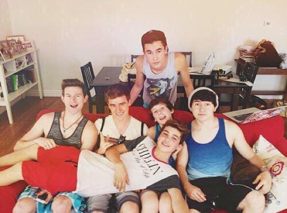 Our2ndLifeMX's tweet photo. I'm so proud of my boyssss! 😭😭 #CongratsO2LOn3Million http://t.co/UAHYzjpPH9