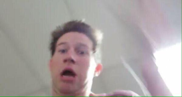 Our2ndLifeMX's tweet photo. Yo cuando vi que O2L se acercaba a los 3M. #CongratsO2LOn3Million http://t.co/F3UfgT46bb