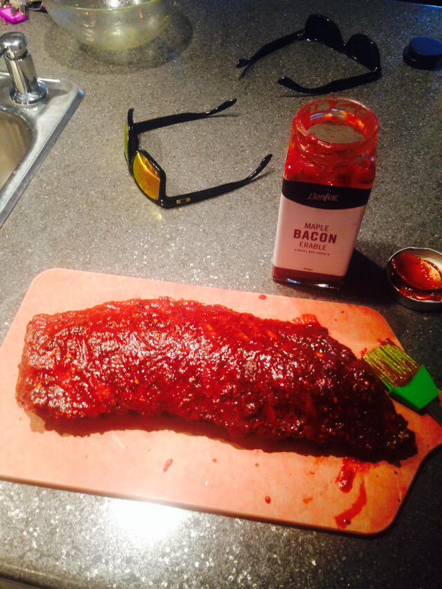 PatDiFoglio's tweet photo. Smoke in my @KamadoJoe thanks to @UrbanBonfire sauce is amazing #SaintJeanBaptiste #kamadojoe http://t.co/zw4SSM38v0