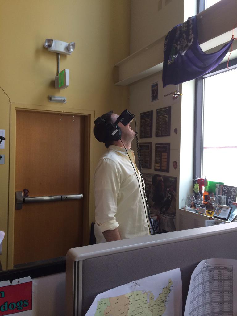 ChrisSharpless's tweet photo. The future is now! #mybossatwork #virtualrealityiphone http://t.co/fyHemVWvwb