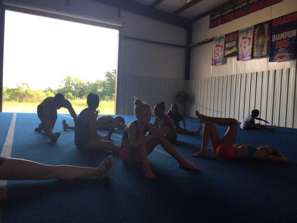 ExtremeCheer09 tweet picture