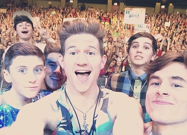 takenknj's tweet photo. I CAN NOT BELIEVE MY BABIES HIT 3M SUBSCRIBERS #O2LHIT3MILLION #CONGRATSO2L http://t.co/CiCpVCSGTe