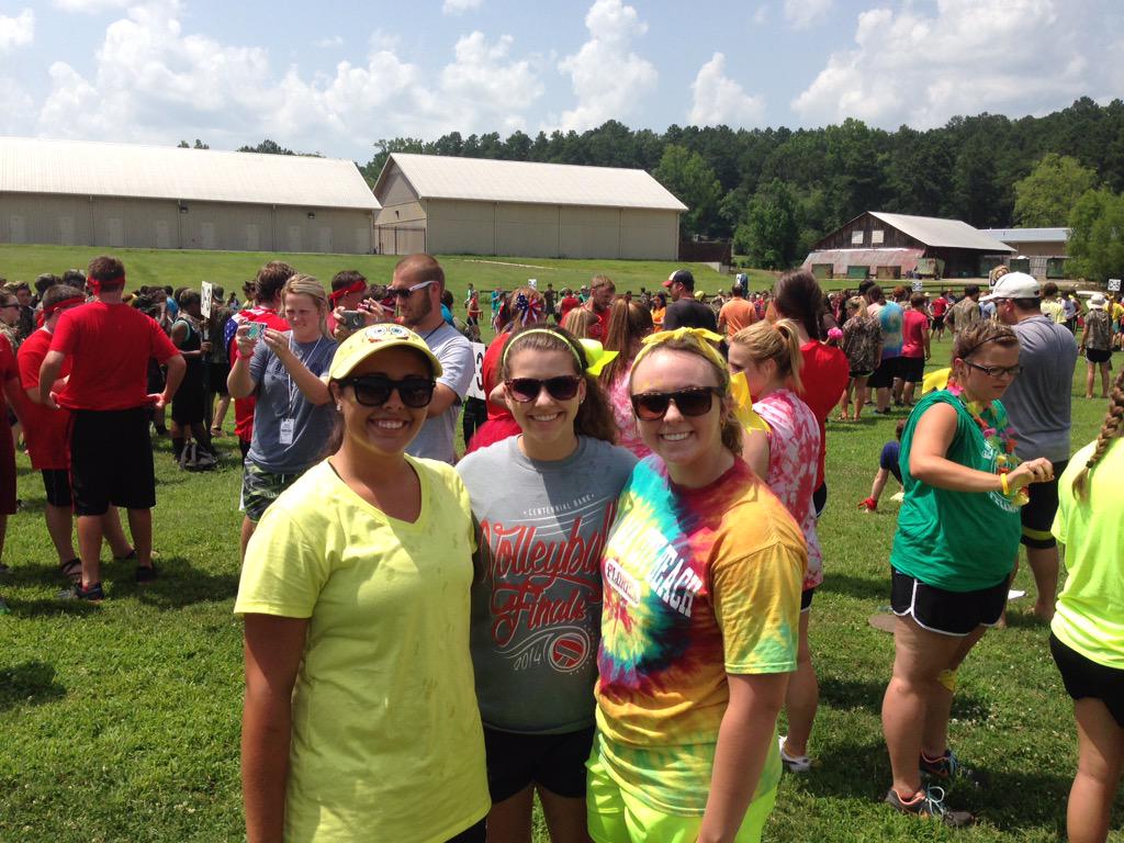 Leggomymeggo77's tweet photo. YELLOW SCHOOL DOMINATES 💛ward_kylie @rachel_wagoner @SuperSummerAR @ssar15yellow http://t.co/qOsfDeEUtv