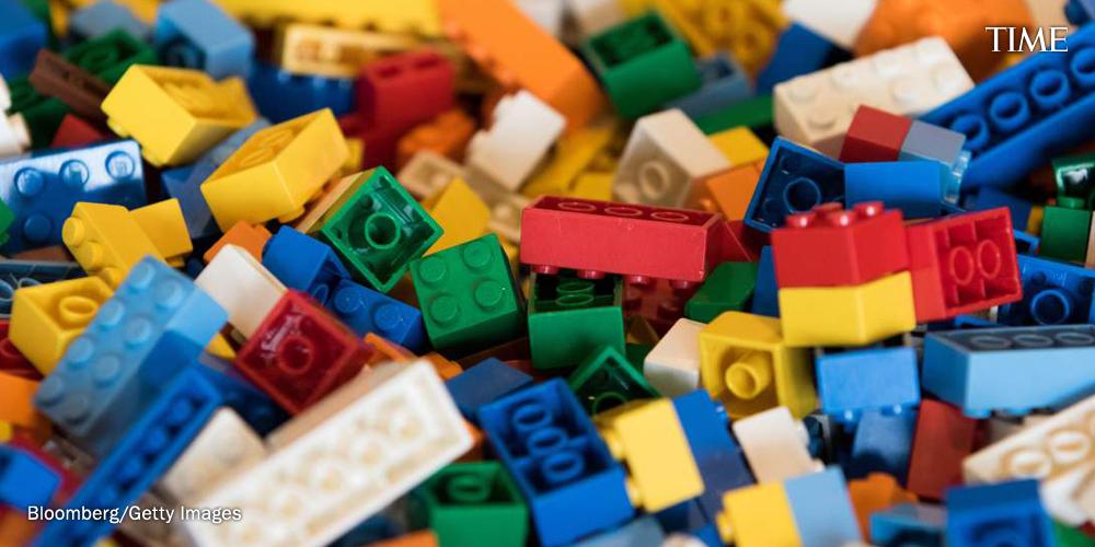 TIME's tweet photo. Lego puts $1 billion toward replacing plastic blocks with sustainable materials http://t.co/Q93PjMbonI http://t.co/NYtrzYH05X
