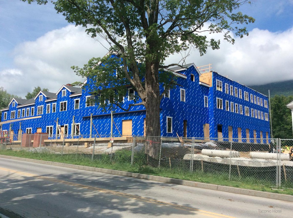 TaconicHotel's tweet photo. N.E. wing from Main street • Taconic #Hotel Manchester, Vermont http://t.co/QpiaHApbBo