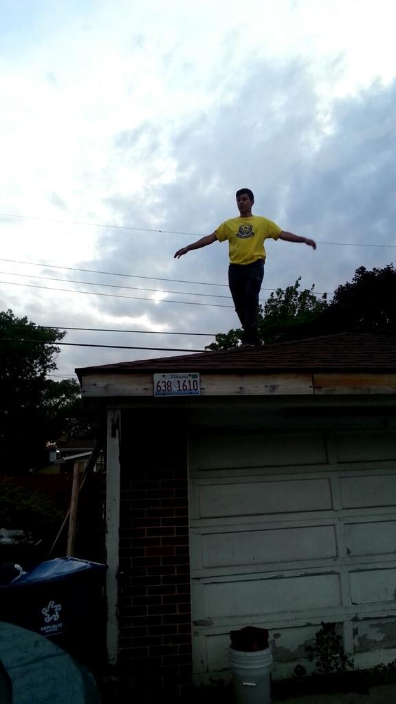 jose_estrada_10's tweet photo. #recklessrick @__ricky19 http://t.co/6Y6InEW0Zw