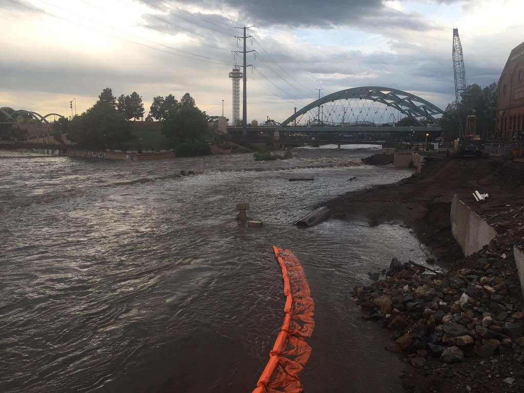 DaphneHart's tweet photo. The construction berm by REI has been completely overtaken by the river. #denver #flood http://t.co/Hx0B6gRsGg