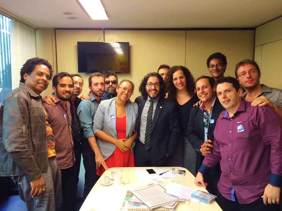 Jean Wyllys se encontra com lideranças #LGBT para criação de uma rede pluripartidária disq.us/8nr1rq