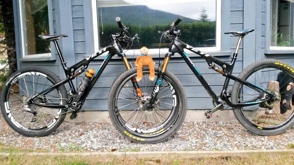 BadgerLlandegla's tweet photo. Fantastic. My bike has been delivered and monkey has found another one. #lovethatmonkey #bcbr http://t.co/7HvwymhVnz