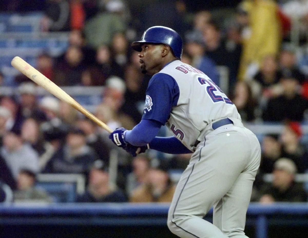 Happy Birthday to Carlos Delgado, who turns 43 today! 