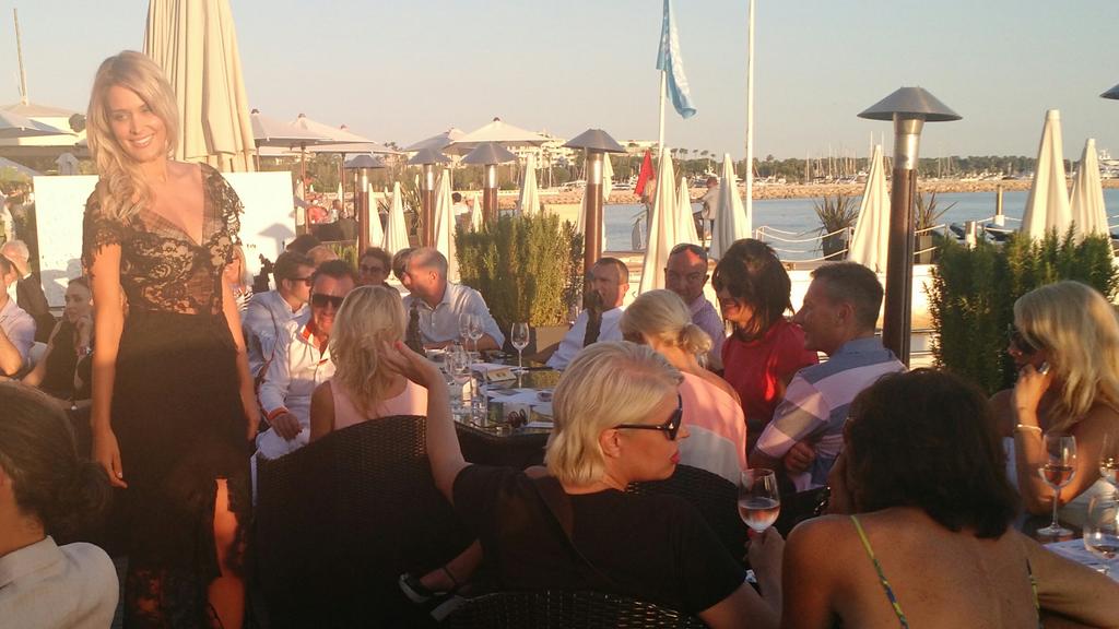 clubvivanova's tweet photo. #fashon #art #wine event in #Cannes #luxaddicted #clubvivanova @mirabeauwine @clubvivanova http://t.co/SuZLSWsPCj https://t.co/lXKiWTJI1B