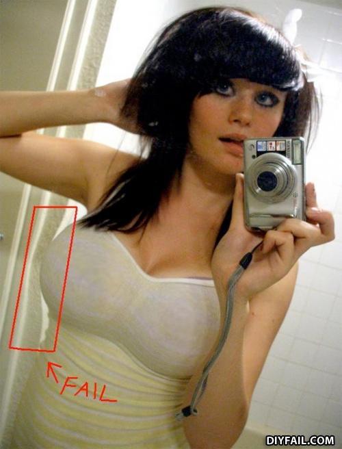 MovieMistake's tweet photo. Worst Photoshopped Selfie Fails

 http://t.co/x2y5nR1ZIr http://t.co/ieH4tXmxhF
