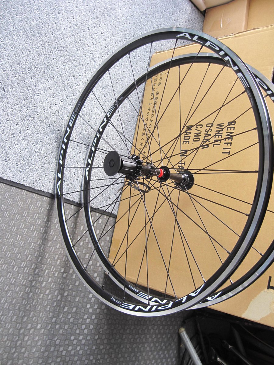 じてんしゃの杜 ライトニングアルパインwh Ra24clr入荷しました お買い得軽量ホイール です 実測 前590g 後750g 軽量リムとアルミニップルで外周が軽いのでヒルクライムにおすすめ メ 86 184 77 500 Http T Co Qgvwipgeup