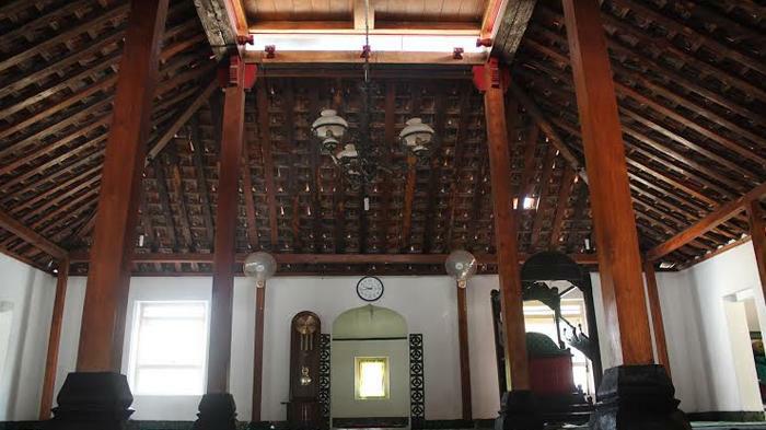 twityogya's tweet photo. Masjid Pathok Negoro Ploso Kuning, Sleman, Unik Dengan Atap Model Tumpang http://t.co/T7Elw5D6pl http://t.co/X6WLh4atro