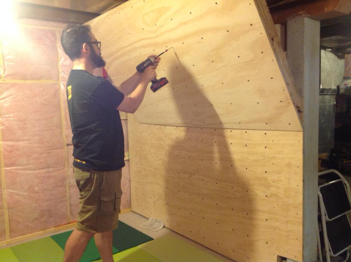 PaulrsimpsonR's tweet image. 2nd wall up, now just waiting for the holds. #boulderwall