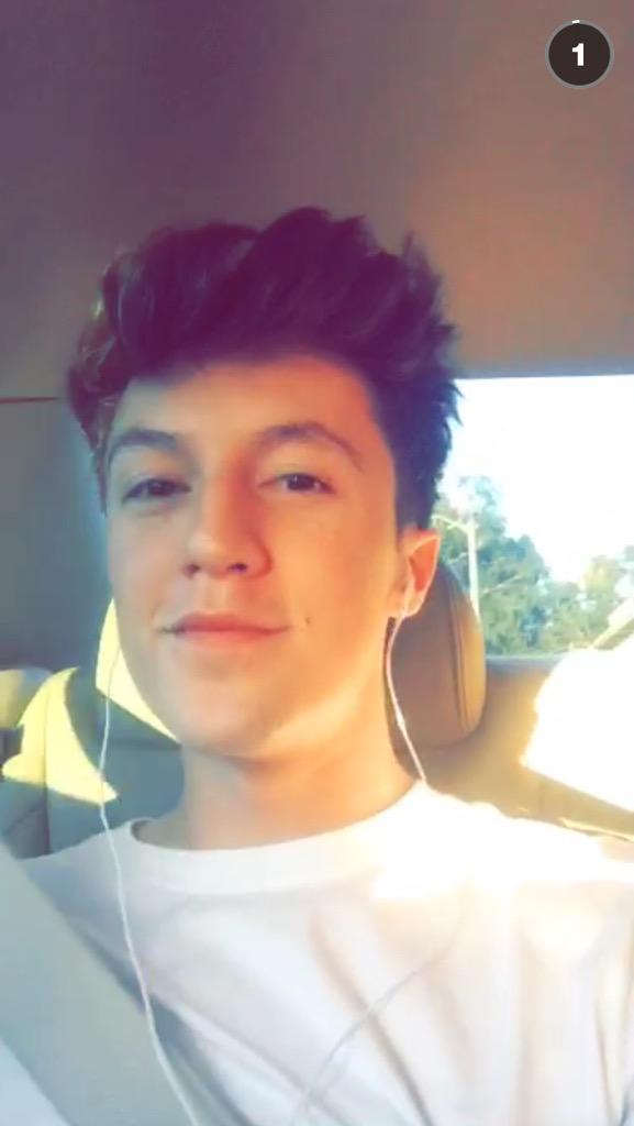 vomacpics's tweet photo. someone tell me why the heck is he so cute ! http://t.co/8OiGzeXZ4z