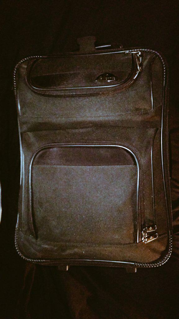 Eseipha's tweet image. Managed pyjamas, 5 pants, 6 tank tops, 7 shirts, other randoms, makeup &amp;amp; such in this #RoadToToronto #PackingLikeAPro