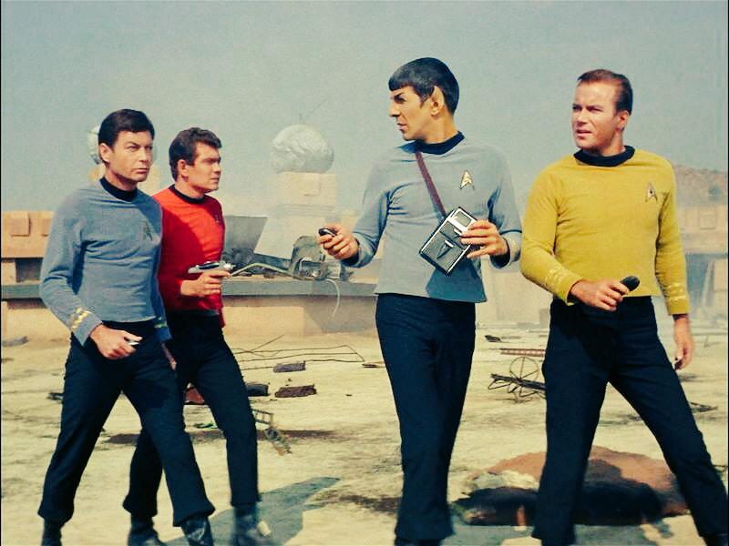 KaceyecaK's tweet photo. Avoid Red Shirts #3WordFashionAdvice @midnight http://t.co/SD6xqZbseP