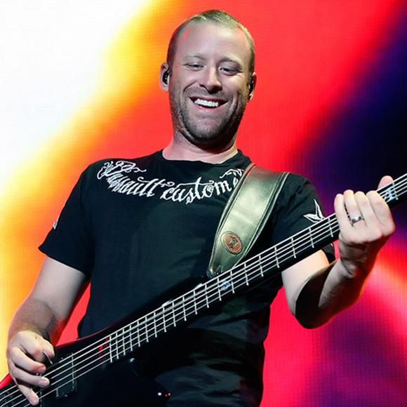 Happy Birthday Mike Kroeger!!bassist band Kanada tersukses,Nickelback ini kini berusia 43 tahun :) 