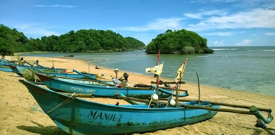 islandnesia's tweet photo. Fisherman wooden boats on the beach of Kondang Merak, Malang, East Java #beach #travel #islandnesia http://t.co/BstrHyejvA